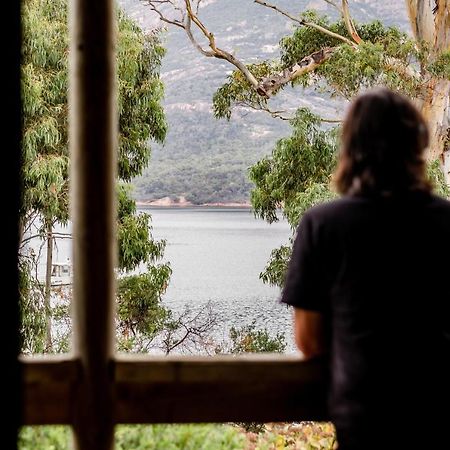 Freycinet Cottage 1 - Bluestone コールズ・ベイ エクステリア 写真