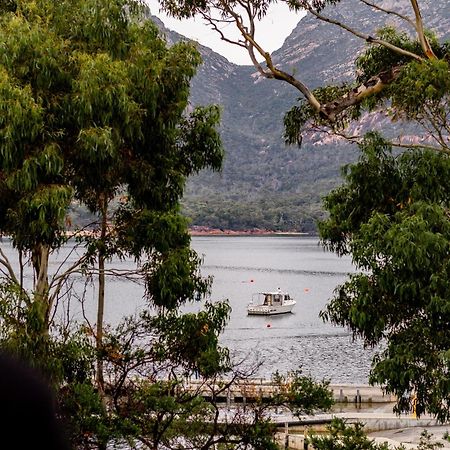 Freycinet Cottage 1 - Bluestone コールズ・ベイ エクステリア 写真
